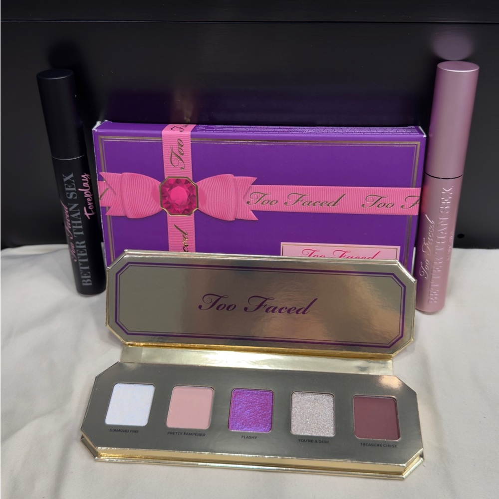 Too Faced Glam Eyeshadow Palette with Mascara - Pink and Purple Hues